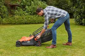 Black & Decker grasmaaier 1400W 34cm + strimmer 250W